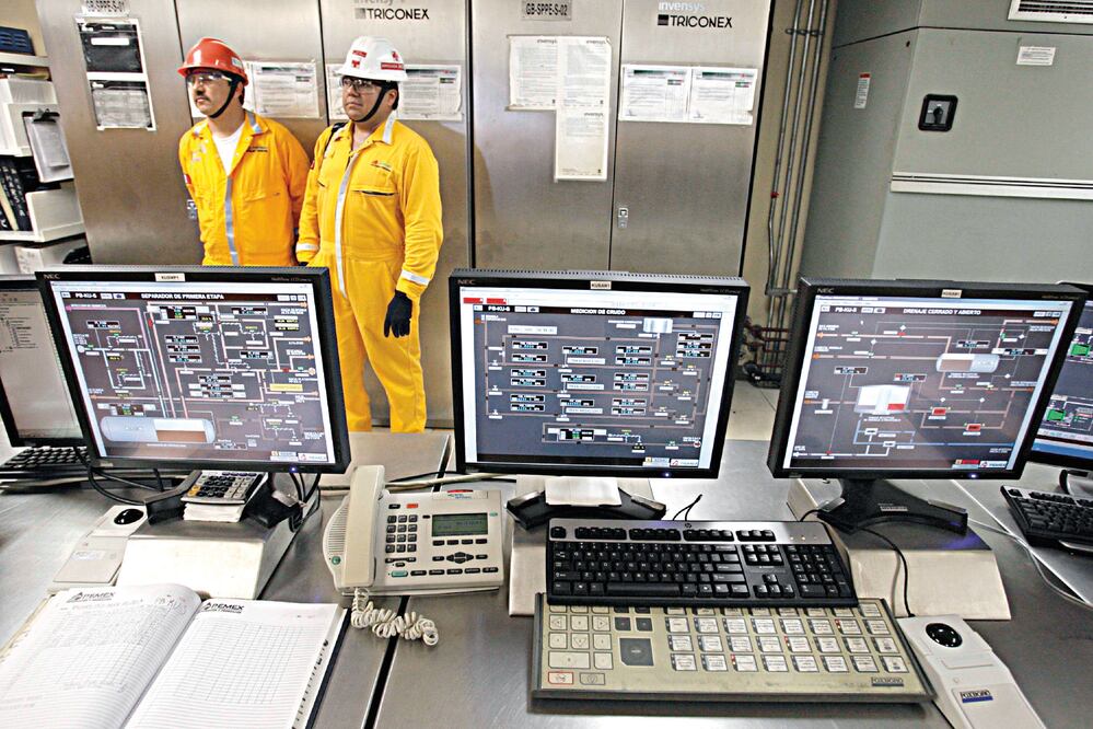 Más de 83 mil 623 equipos de Pemex serán modernizados para no poner en riesgo el servicio de energía eléctrica (ARCHIVO EL UNIVERSAL)