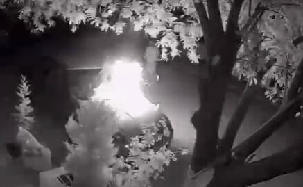 VIDEO Incendian auto del periodista Fernando Rodríguez afuera de su casa en Coahuila; pide protección