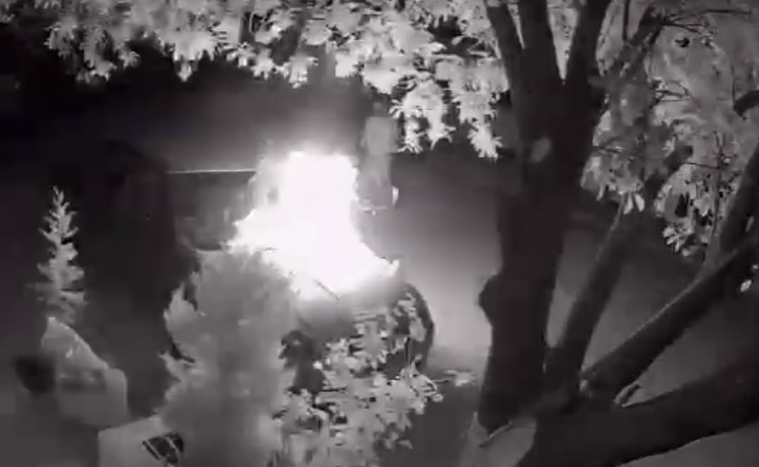 Incendian auto de periodista Fernando Rodríguez. Foto Captura de pantalla