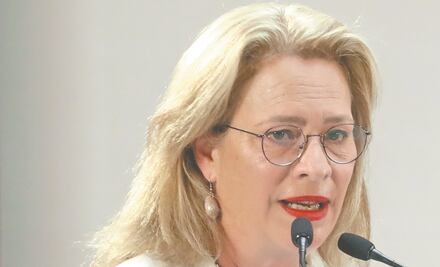 Reaparece la secretaria influyente de la 4T