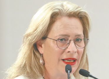 Reaparece la secretaria influyente de la 4T