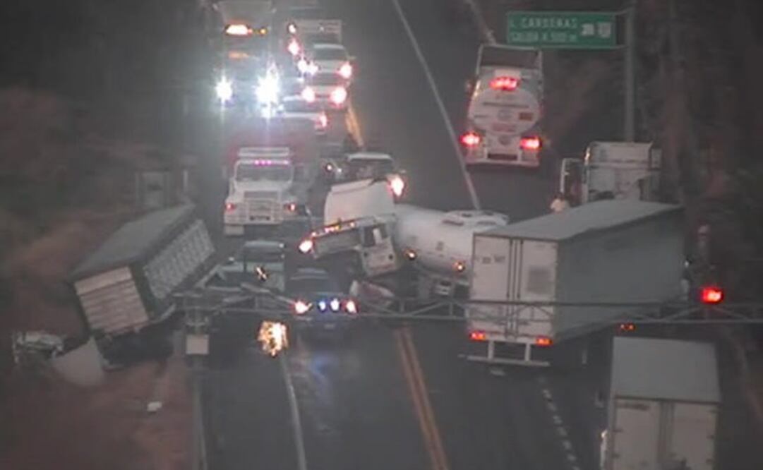 El percance originó un bloqueo de poco más de dos horas en esa vía de comunicación federal. Foto: Especial