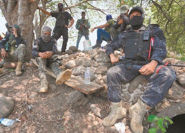 Extienden cárteles y autodefensas guerra en Michoacán