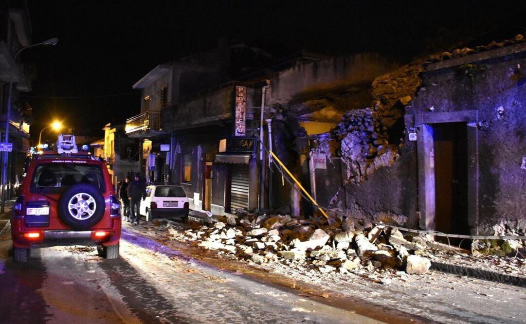 La zona del volcán Etna, que entró en erupción el lunes, fue golpeada por un sismo de magnitud 4.8 durante la madrugada del miércoles (Foto: EFE)