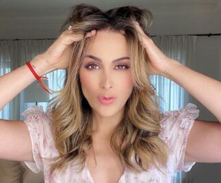 Jacky Bracamontes y su look de impacto en La Voz