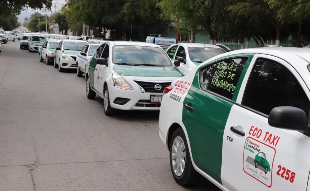 Manifestación de taxistas en Guamuchil, Sinaloa. Foto: Cortesía