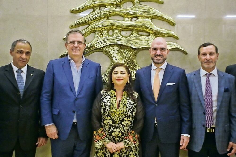 Durante su visita al Centro Libanés, Clara Brugada estuvo acompaña del excanciller Marcelo Ebrard. Dijo contar con esta comunidad para que la Ciudad de México siga siendo próspera. Foto: Especial