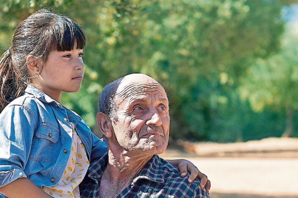 En el filme, una chica granjera va al rescate del árbol vendido (MORENA FILMS)