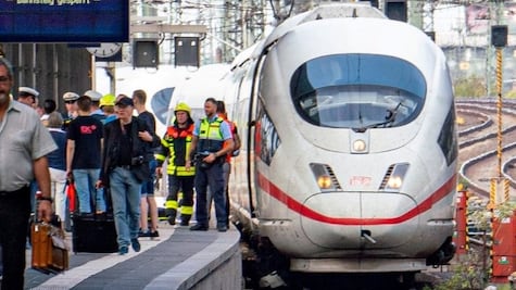 Muere niño arrollado por tren después de ser arrojado a las vías en Alemania