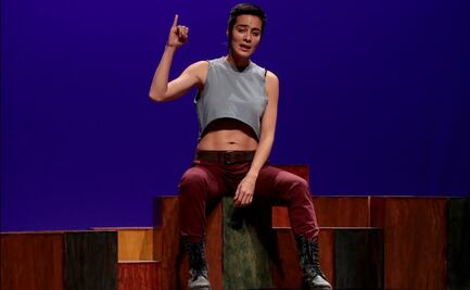 Esmeralda Pimentel se cambia el look y se transforma por el teatro