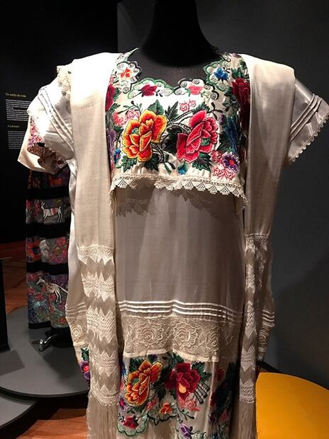 "Entre la moda y la tradición", la expo de Madame Rostan en el Franz Mayer