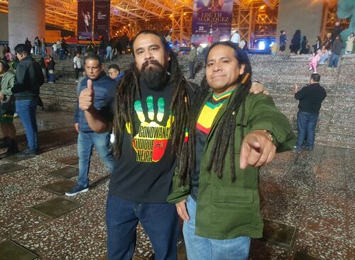 Fans de Gondwana a pocos minutos de ingresar al Auditorio Nacional, este martes, 22 de septiembre.
Foto: Mariana Lebrija / EL UNIVERSAL