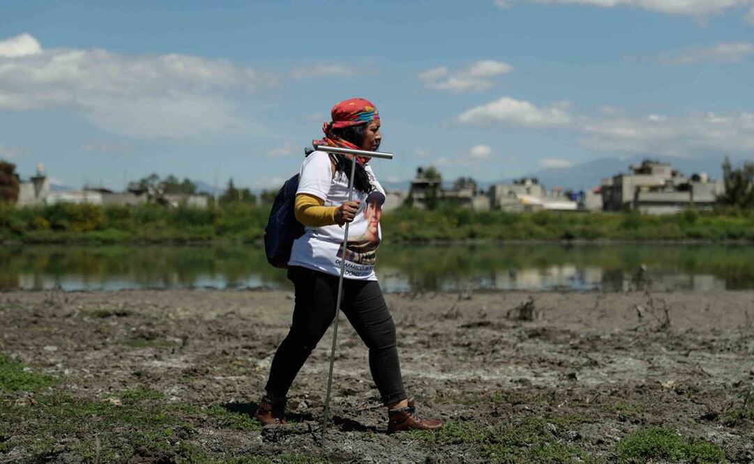 Con pala, rastrillo, machete y una varilla de más de metro y medio, las mujeres buscan fosas clandestinas o algún lugar con signos de restos humanos. Foto: Diego Simón/EL UNIVERSAL 