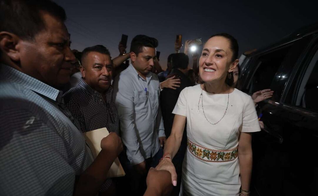 Previo a su evento en Comitán, Chiapas, la presidenta Claudia Sheinbaum se reunió con integrantes de la CNTE para recibir un documento y escuchar sus exigencias. Foto: Gabriel Pano/EL UNIVERSAL