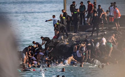 Sube a 72 cifra de muertos por intento masivo de entrar a Ceuta en España; reportan crisis migratoria sin precedentes
