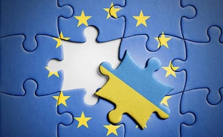Unión Europea acuerda abrir primer bloque de negociaciones para adhesión de Ucrania; ampliación del bloque, una "decisión estratégica"