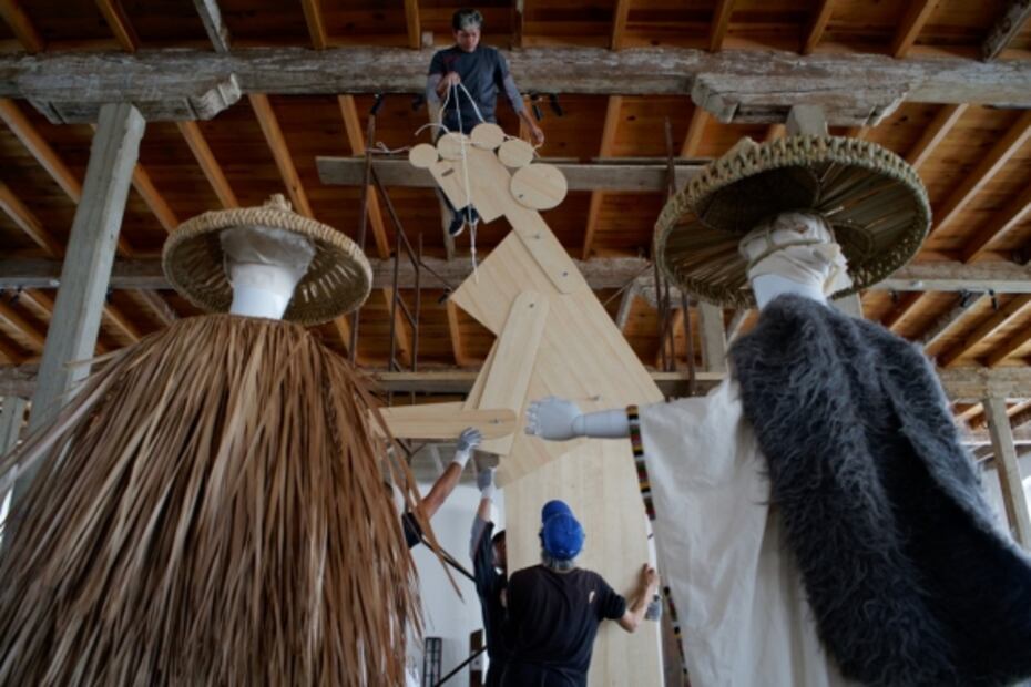 Carla Fernández reflexiona sobre la indumentaria utilitaria