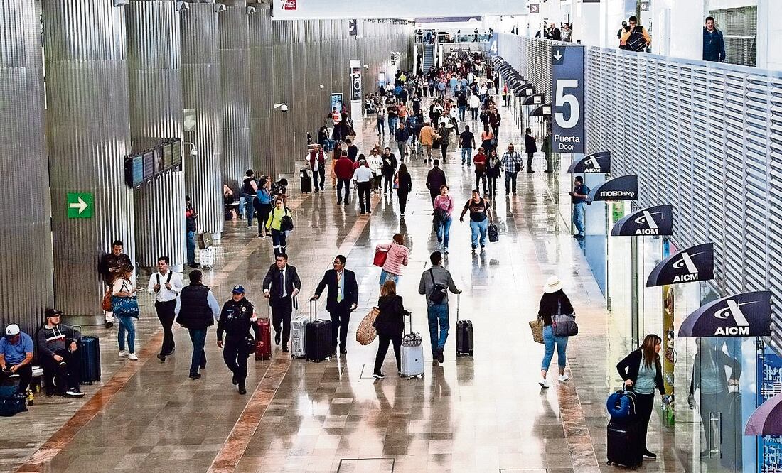 La reducción en las tarifas de los vuelos se percibió al comenzar el periodo vacacional de Semana Santa. ARCHIVO EL UNIVERSAL