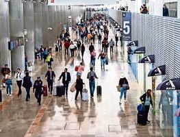 Por lluvias, suspenden despegues y aterrizajes en el AICM; pide consultar el estatus con cada aerolínea