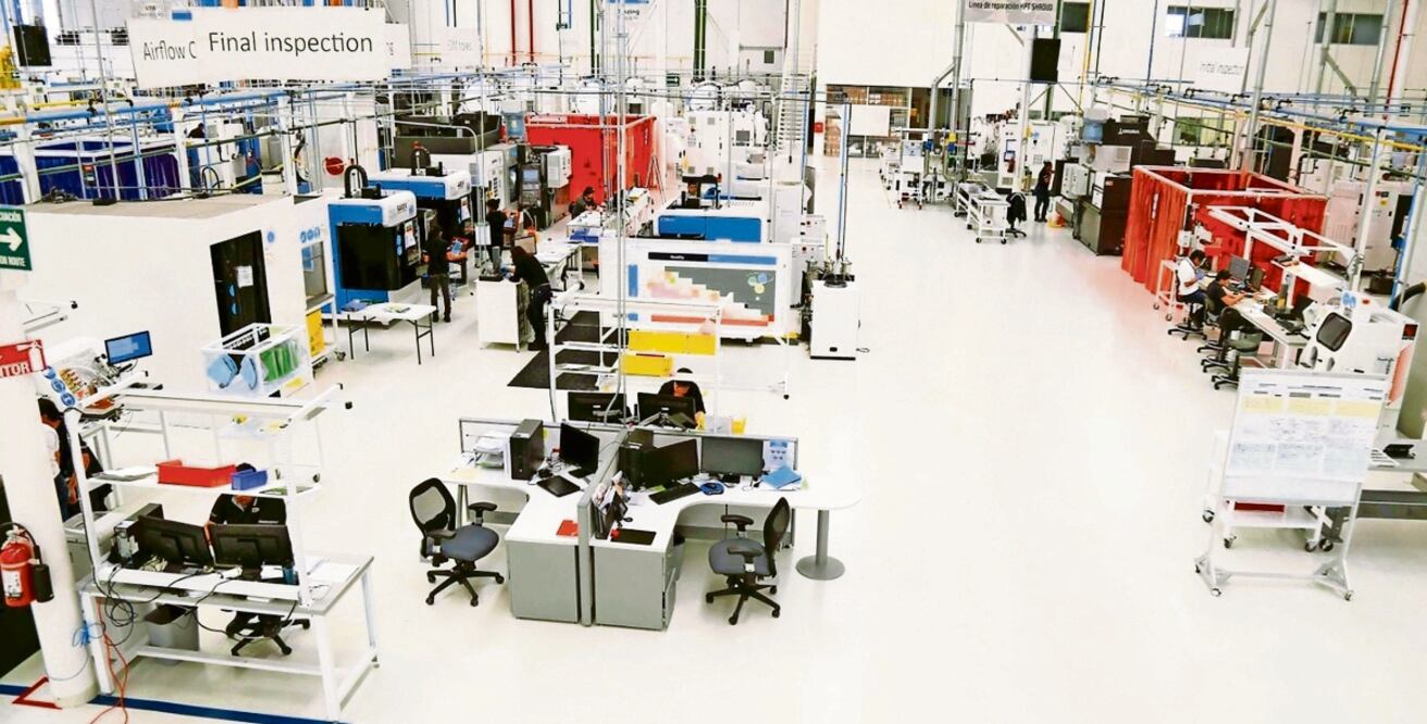 Los fuertes flujos de nearshoring podrían mantener al peso muy apreciado, aseguran. Foto: Archivo | El Universal