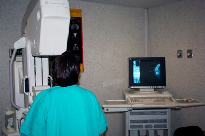En riesgo, 7.6 millones de mexicanas por cáncer de mama: especialista
