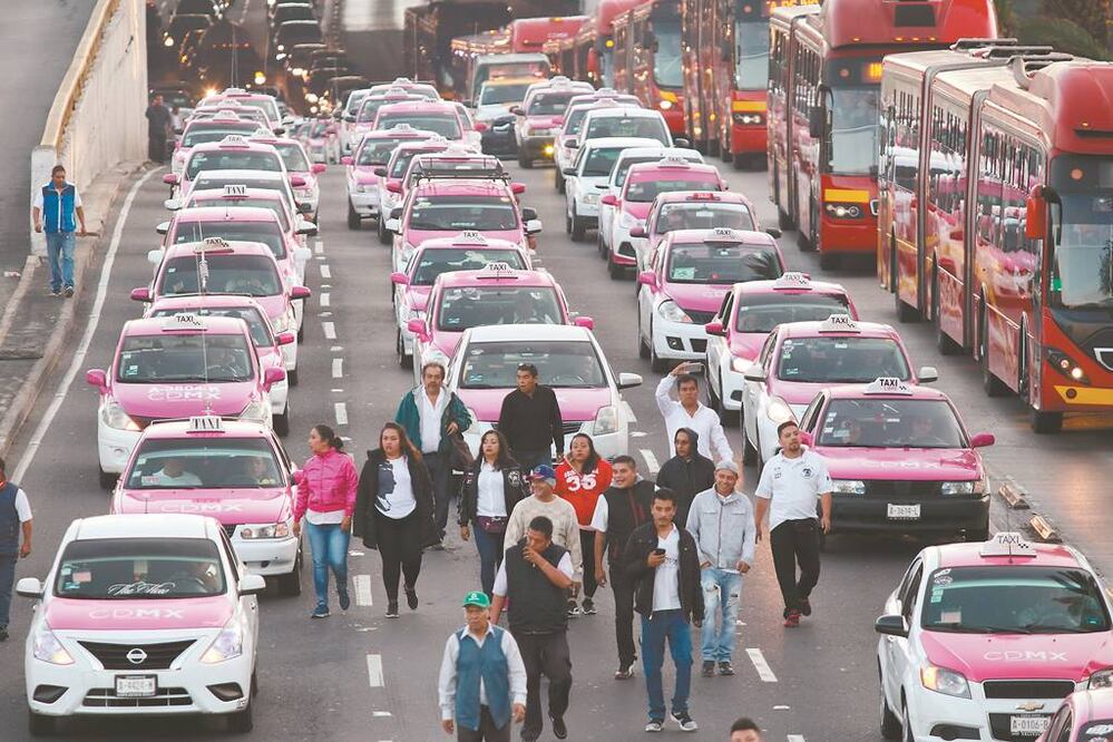 Los taxistas anunciaron que volverán a manifestarse el próximo 21 de este mes, del Hemiciclo a Juárez al Congreso. Foto/ARCHIVO EL UNIVERSAL