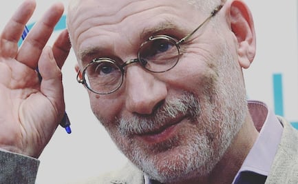 Rusia emite orden de búsqueda para capturar a Borís Akunin, uno de los escritores rusos más leídos