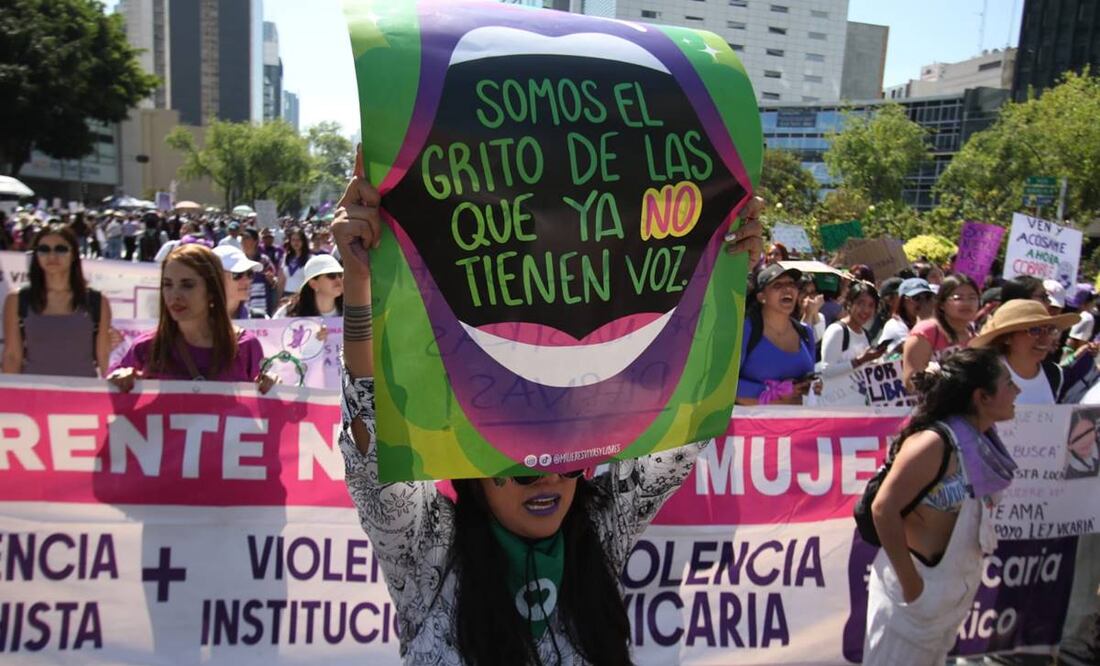 "Somos el grito de las que no tienen voz", reclaman las mujeres en la marcha del 8M. / Foto: Carlos Mejía / EL UNIVERSAL