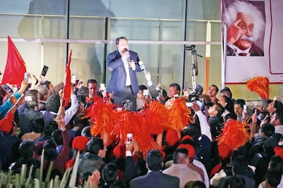 Óscar González presume logros