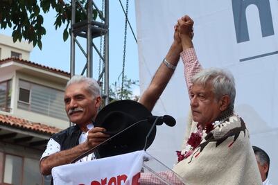 Acompaña Mireles a AMLO en mitin en Michoacán