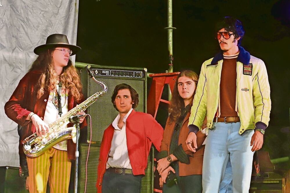 Alejandro Speitzer (der) protagoniza este falso documental. Foto: Berenice Fregoso / EL UNIVERSAL