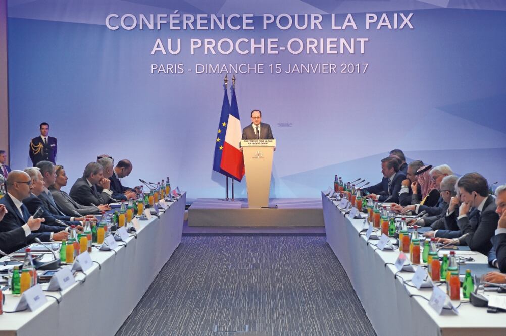 El presidente frances, Francois Hollande (al fondo al centro), convocó a la reunión sobre Medio Oriente, en París (BERTRAND GUAY. AP)