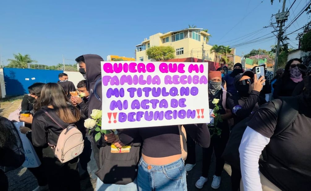 Los estudiantes cumplieron seis días de marchas en demanda de justicia para sus compañeras víctimas de desaparición y muerte, seguridad en todos los campus de la Universidad Autónoma del Estado de Morelos.
Foto: Justino Miranda / EL UNIVERSAL