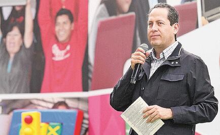 Entrega Edomex apoyos a damnificados por explosión en Tultepec