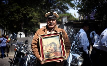 Miles recuerdan a Pedro Infante en el Panteón Jardín