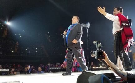 Juan Gabriel ofrece emocionante concierto en Los Ángeles