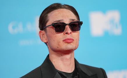 Peso Pluma se solidariza con Los Ángeles y hace donación al departamento de bomberos