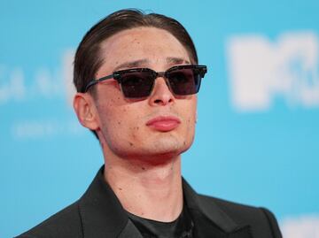 ¿Qué firma de lujo vistió Peso Pluma en los MTV EMAs?