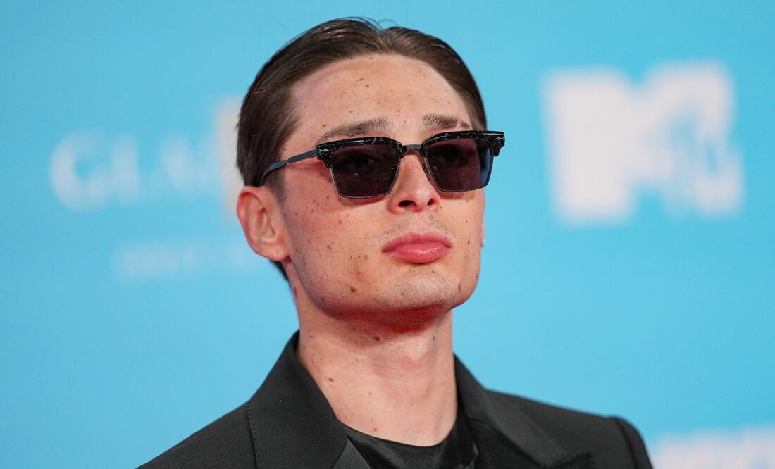 Peso Pluma mostró su apoyo a la comunidad de Los Ángeles. Foto: AP