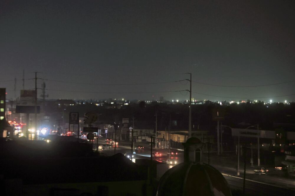 El Consejo Coordinador Empresarial solicitó que el Cenace haga transparente la información sobre los apagones y publique un listado detallado de los municipios que experimentarán restricciones en el suministro eléctrico. Foto: Especial