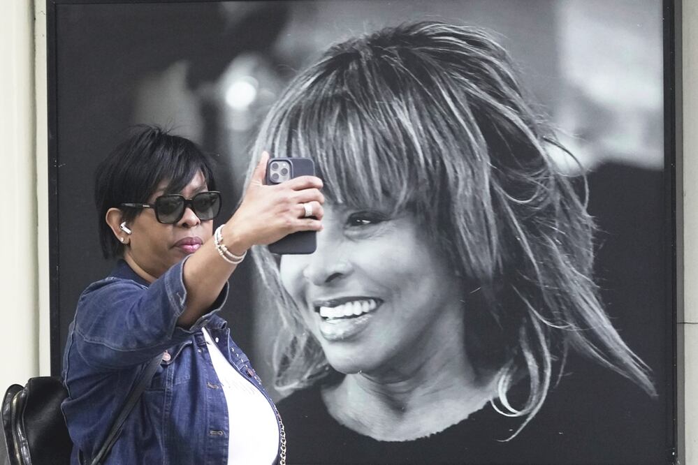 Tina Turner, "la Reina del rock" falleció ayer a los 83 años. 
Foto: AP / Kin Cheung