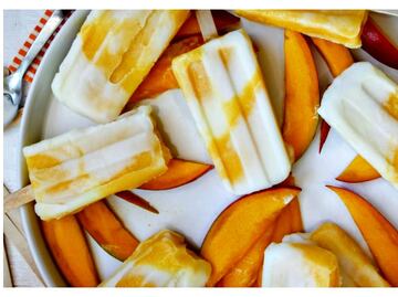 Paletas de coco y mango