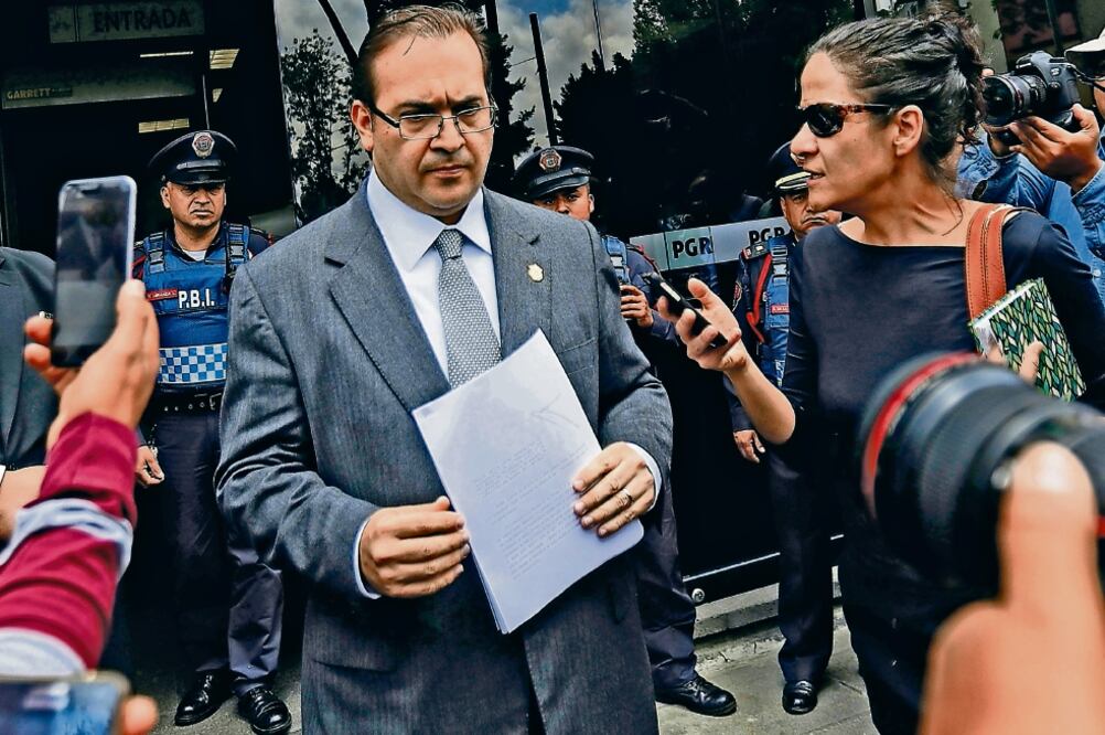 El gobernador de Veracruz podría perder sus derechos políticos al interior del PRI por falta de transparencia en la rendición de cuentas y, debido a eso, fallar a la población de su estado (ARCHIVO EL UNIVERSAL)