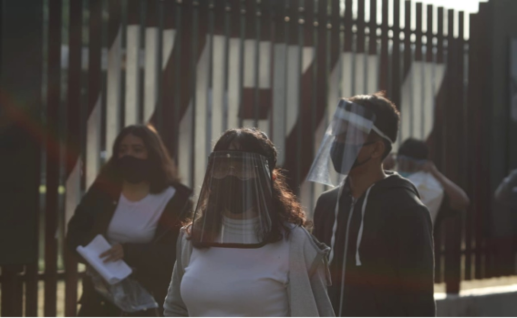 Fotos. Con caretas, gel antibacterial y cubrebocas, así se aplica el examen de Comipems