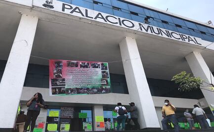 En plantón permanente, trabajadores del ayuntamiento de Naucalpan esperan el pago de sus salarios