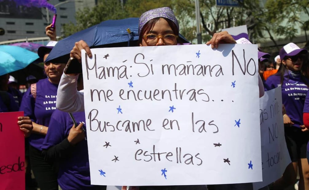 “Mamá: si mañana no me encuentras, búscame en las estrellas”. Aspectos durante la marcha por el Día Internacional de la Mujer en la Ciudad de México este domingo 8 de Marzo de 2026. Foto: Brenda Martínez/ EL UNIVERSAL