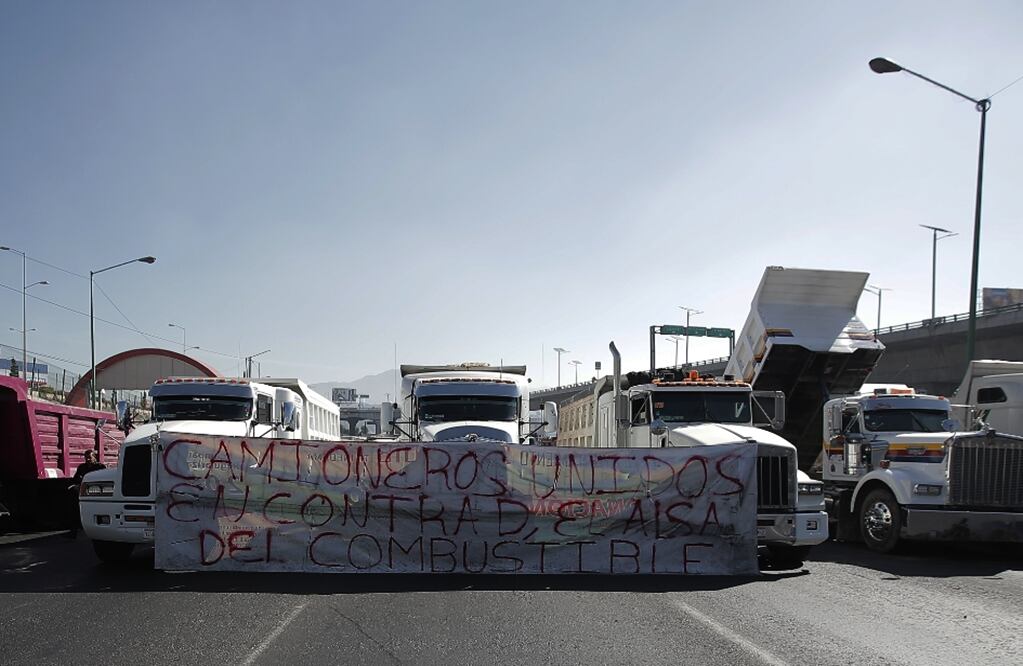 Transportistas bloquearon la carretera México-Queretaro por el alza a los combustibles, el pasado miércoles 4 de enero. Foto: Archivo/EL UNIVERSAL