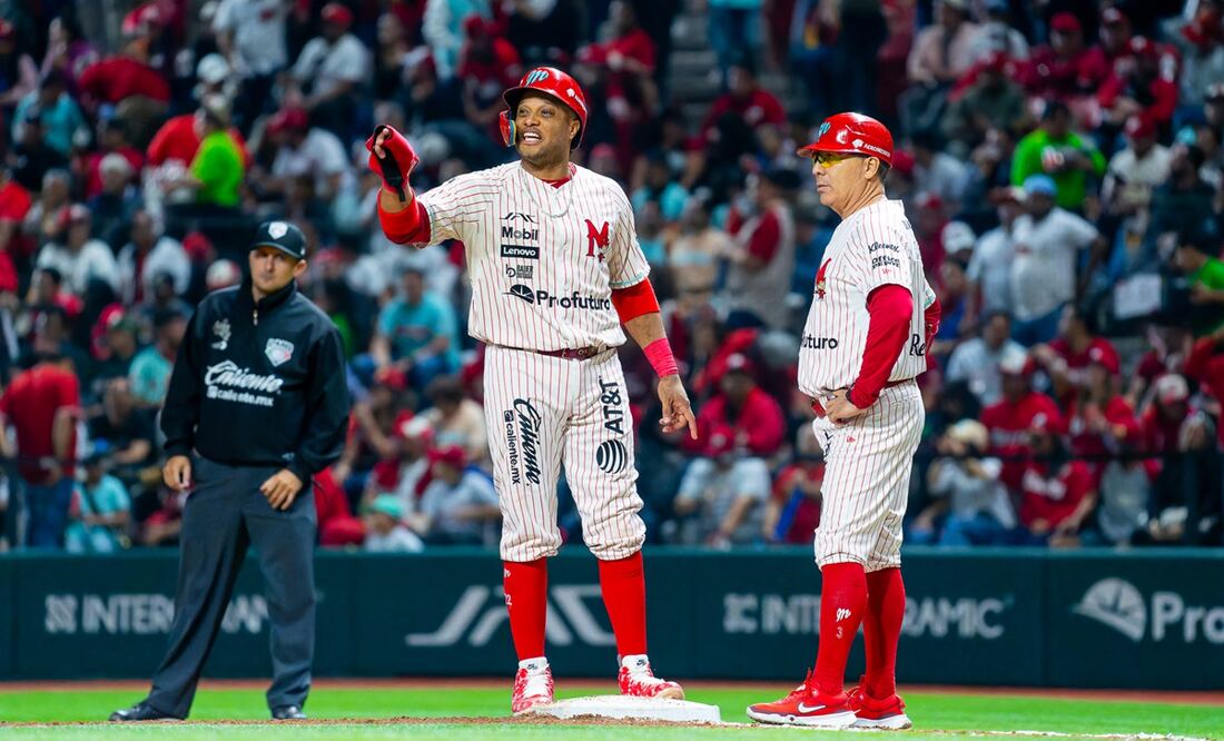 Robinson Canó junto a José Luis 'Borrego' Sandoval en el estadio Alfredo Harp Helú | FOTO: Imago7