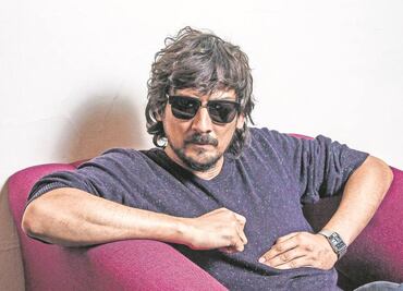 En concierto, reitera León Larregui, vocalista de Zoé, que la "mejor opción" es AMLO