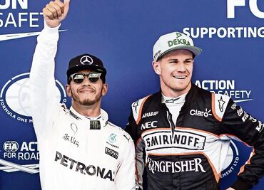 Lewis Hamilton recobra la sonrisa